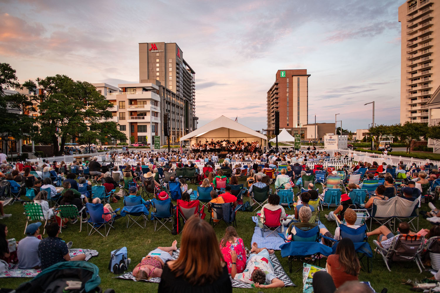 A crowd gathered on the Great Lawn at The Historic Cavalier Hotel for an evening music event